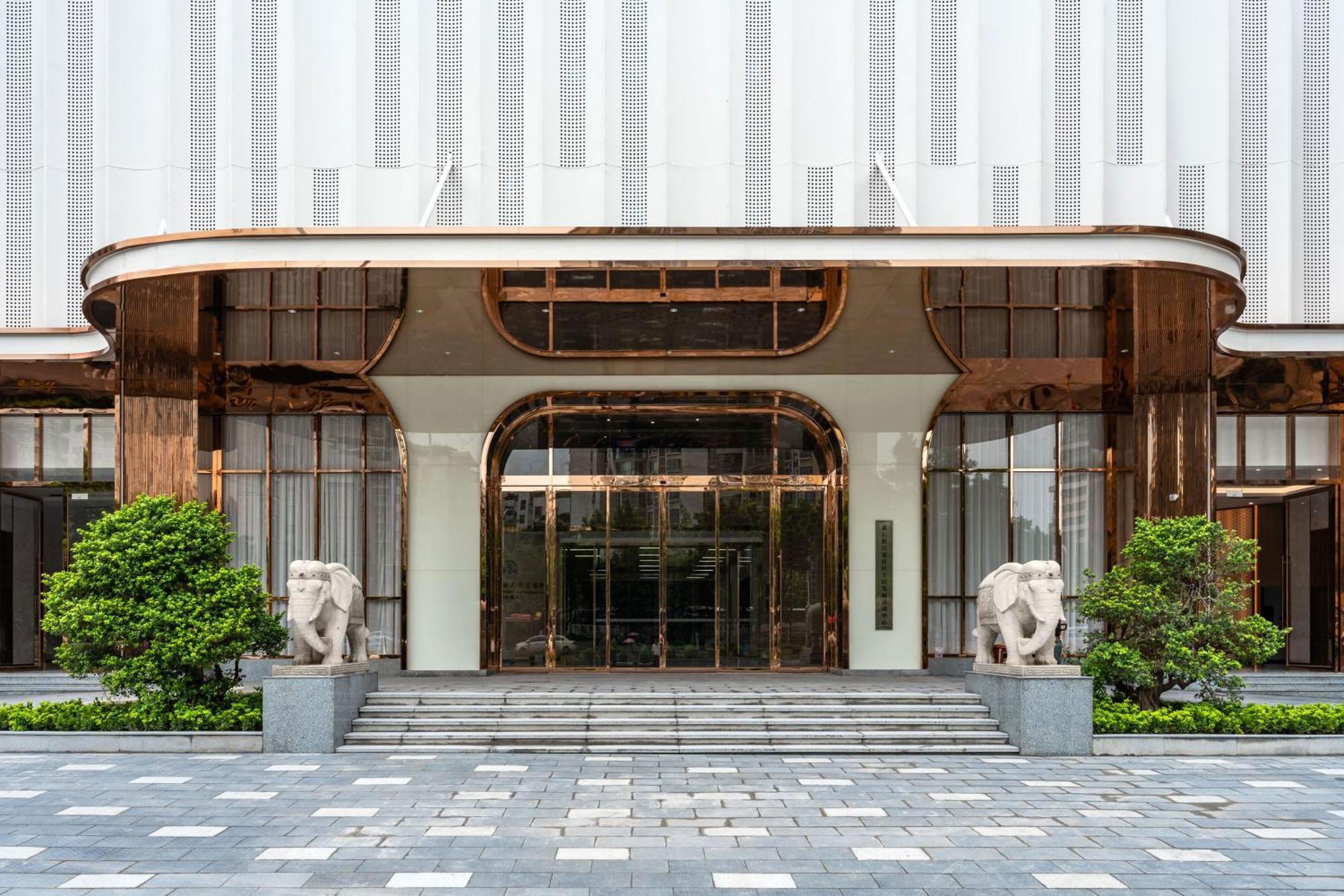 Liang Fan Holiday Inn Guangzhou Exterior foto