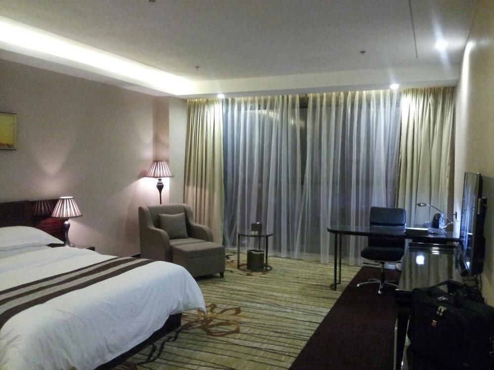 Liang Fan Holiday Inn Guangzhou Exterior foto